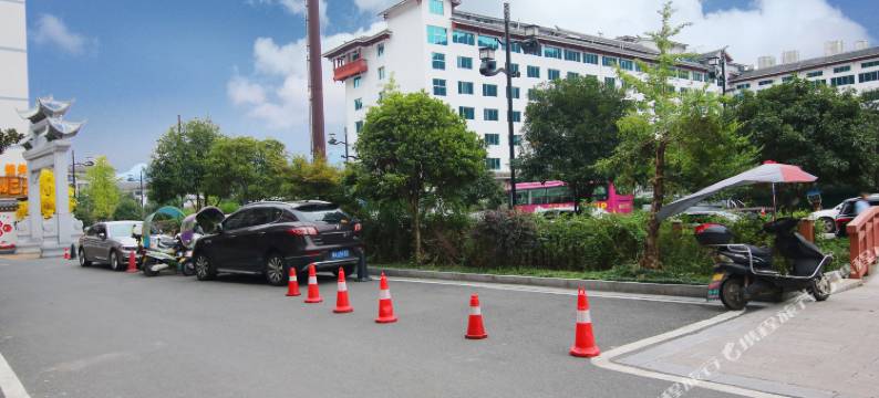 张家界悦云居客栈(武陵源标志门东门店)图片