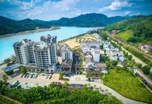 英德浈阳峡醴泉江景度假酒店外景图