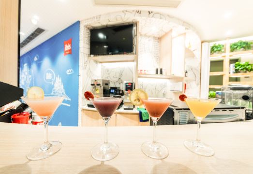 Ibis Hotel (Chongqing Jiefangbei Pedestrian Street  Hongyadong) Hotel Overview