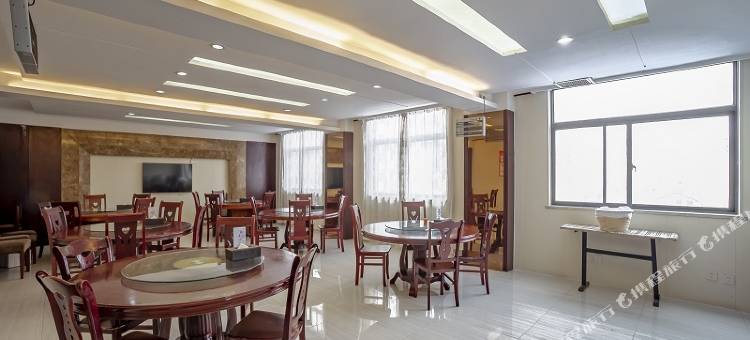 派酒店(开封兰考汴兰大道红星美凯龙店)图片