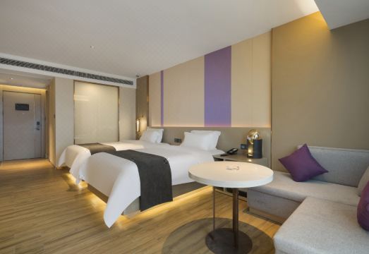 Lifeng Impression Hotel (Peng'an Yipin World Branch) Hotel Overview