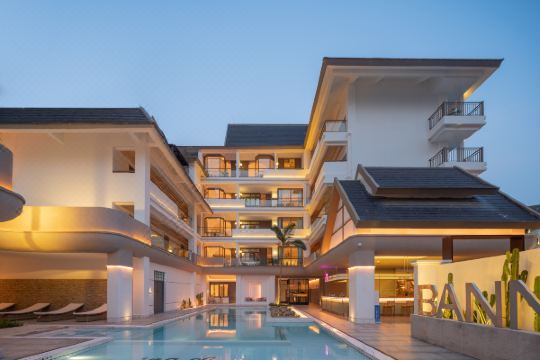 选择房间开业:2021景洪云顶酒店坐落在九塔十二寨的告庄,澜沧江旁