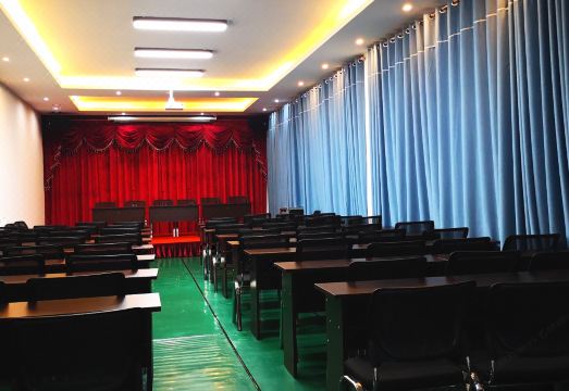 Guanshan Shiwai Chayuan Inn Hotel Overview