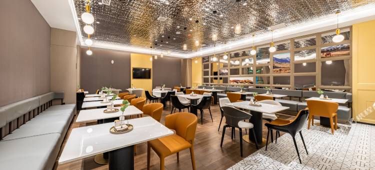 阿勒泰万驰广场迎宾路亚朵酒店图片