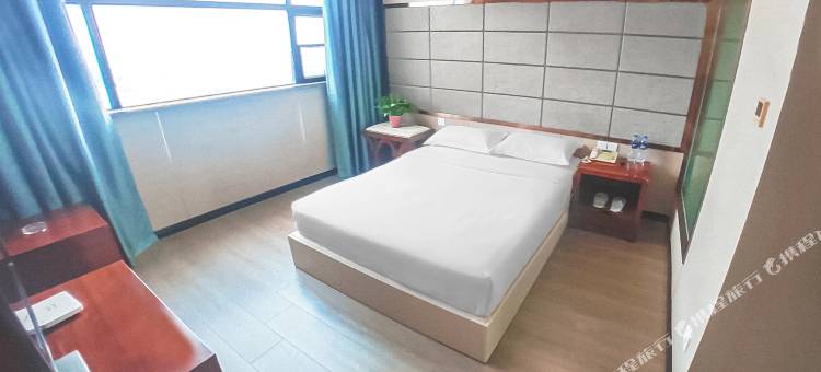 松滋豪泰滨江大酒店(新江口大桥市标店)图片