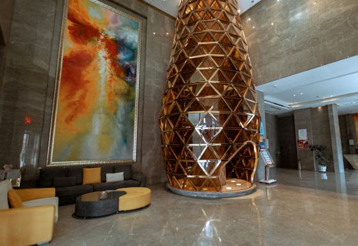 Waikoloa Prince HotelHotel Overview