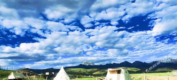塔公野孜雪山营地图片