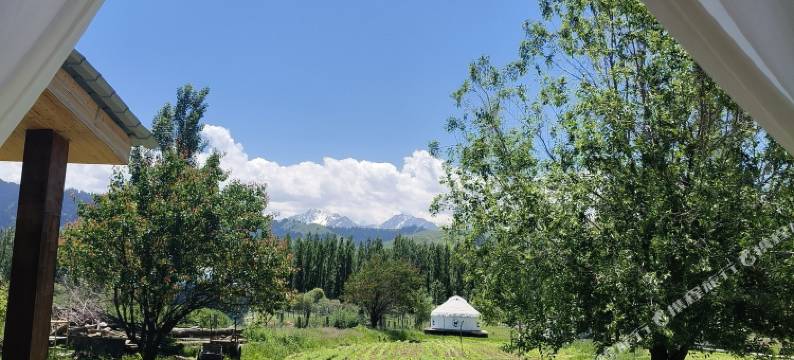 那拉提景区画山游水园林民宿图片