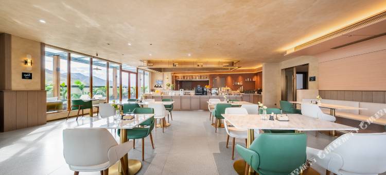 拉萨西藏大学滨河路亚朵酒店图片