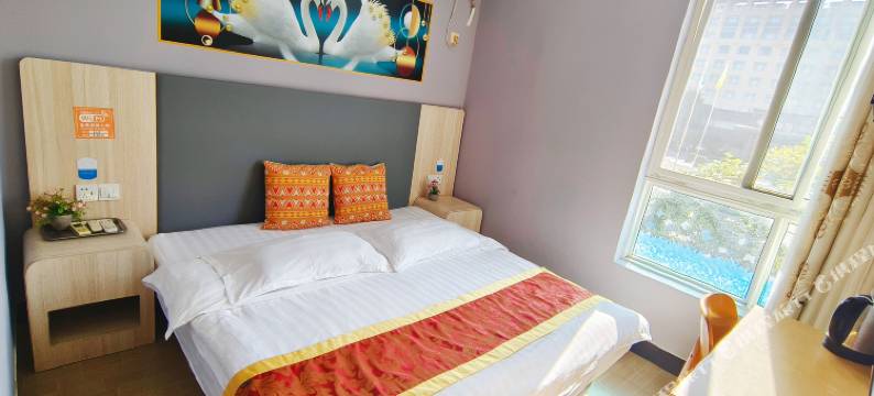 绩溪鸿锦宾馆(绩溪北站店)图片