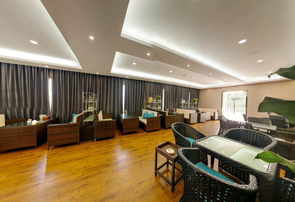  Hotel Overview