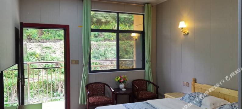 平江古枫迎山庄图片