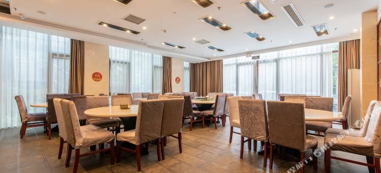 绿原春精品酒店(焦作理工大学双拥主题公园店)图片