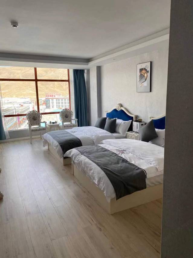 萨嘎欧冠精品大酒店图片