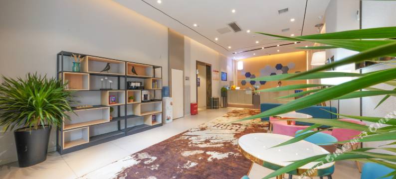 开蔓轻奢酒店(贵阳花果园白宫艺术中心店)图片