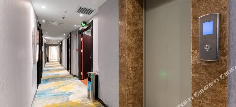 青春假日连锁酒店(西安南门古城墙永宁门地铁站店)图片