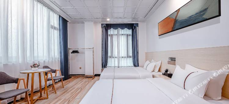 玉林凤鸣酒店(樟木镇汽车站店)图片