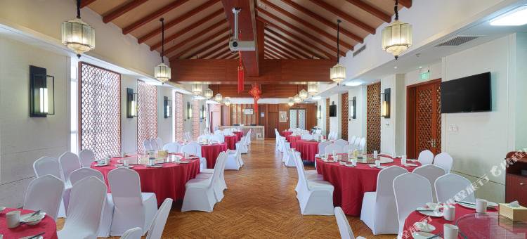 漫葡天沐养颜温泉酒店(看见贺兰演艺小镇镇北堡西部影城店)图片