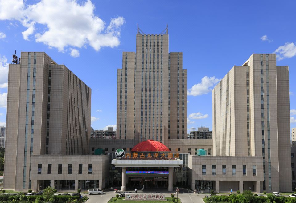 内蒙古乌澜大酒店外景图