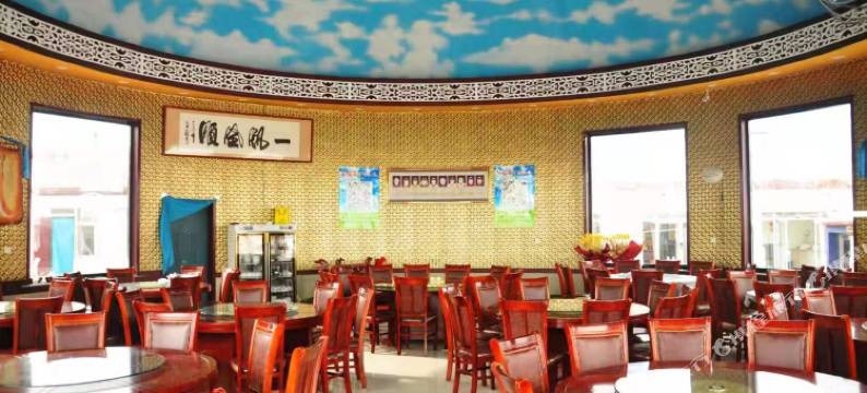 察右中旗白骏马民宿图片