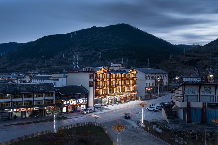 松潘•安然|PrayerMeltGlacierNest鬆居民宿(黃龍九寨高鐵站店)