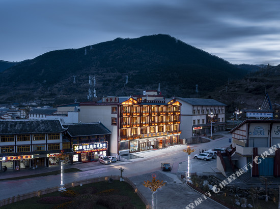 松潘•安然｜PrayerMeltGlacierNest松居民宿(黄龙九寨高铁站店)