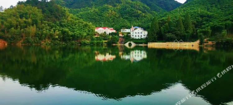川杰小筑·草坪露营·观山小院(云上草原熊猫部落探险乐园店)图片
