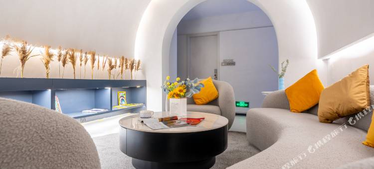 蔚蓝那云酒店(柳州银泰城马鞍山公园店)图片