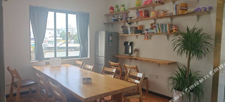 小蜜蜂青年旅社(涪城万达店)图片