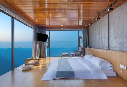 Floral Hotel(Linhai Kuocangshan Yunding Manor over view