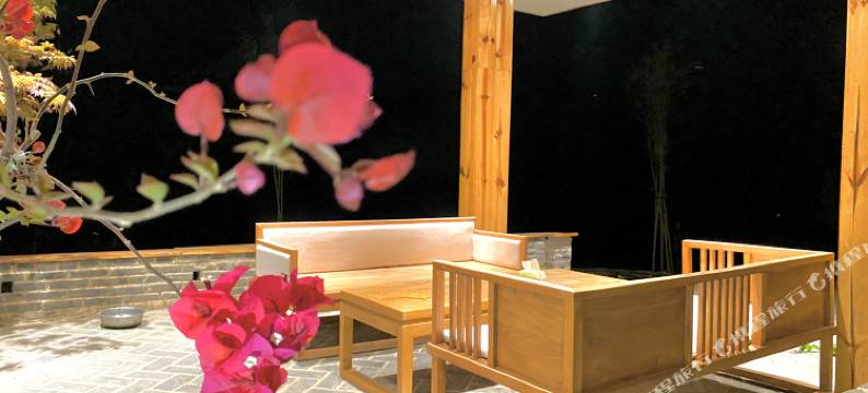 普者黑水月山270度悬空露台C位湖景美宿图片