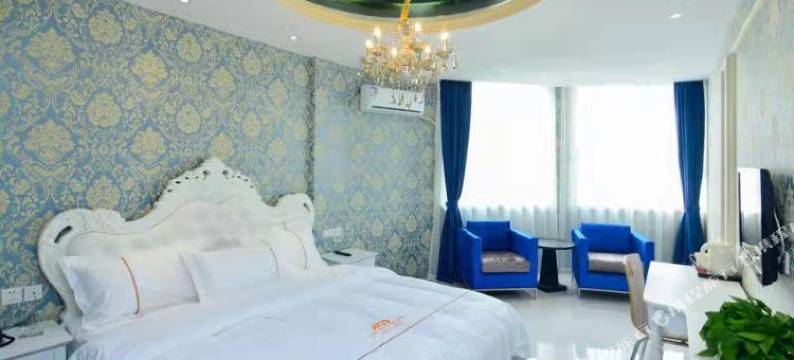 爱客100主题酒店(青岛李村步行街李村地铁站店)图片