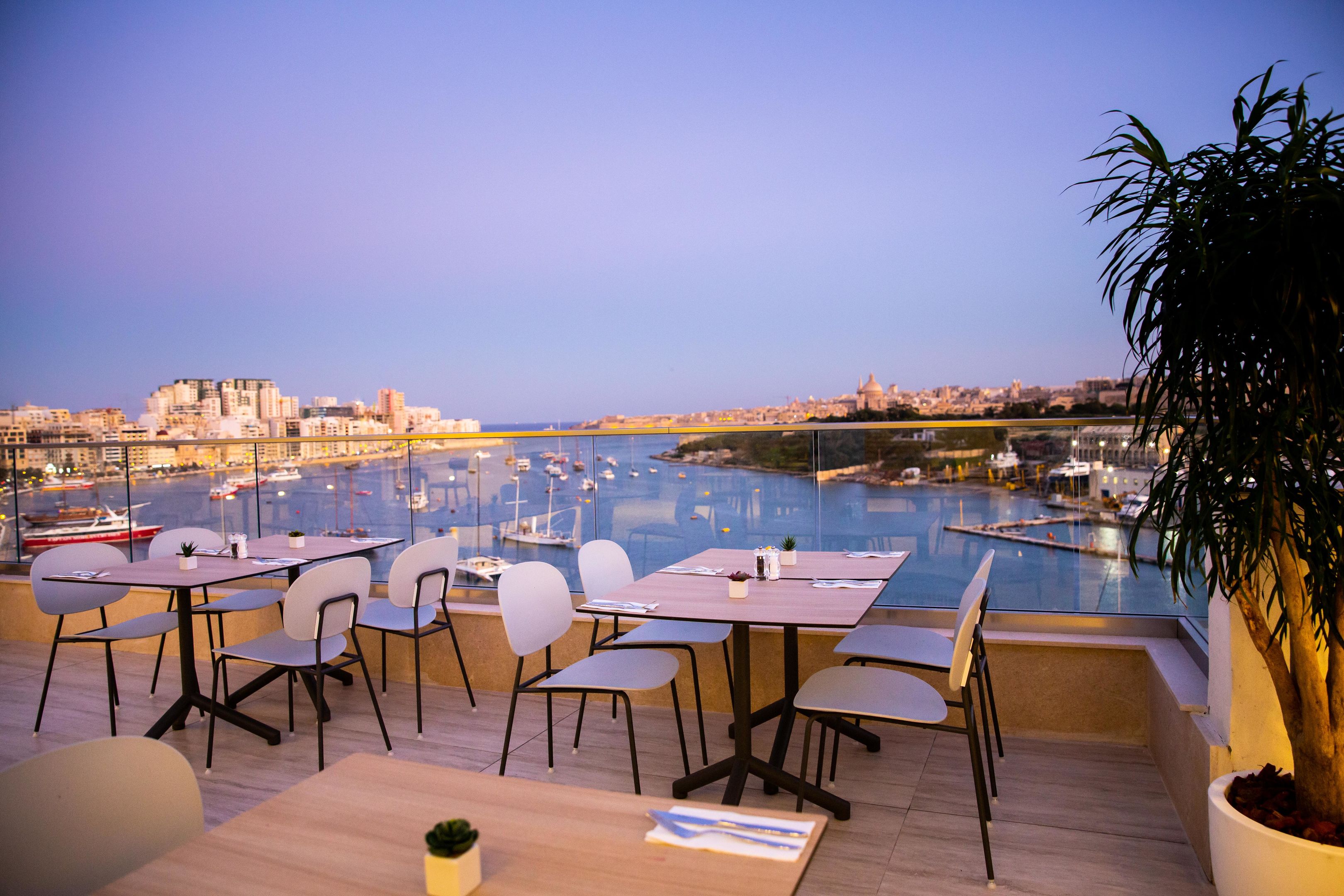 115 the Strand Hotel by Neu Collective Over view