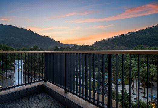 Radisson Chongqing South Hot Spring Hotel Overview