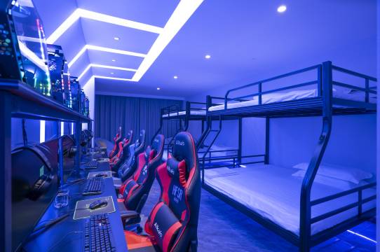 银河电竞主题酒店(宝鸡高铁南站吾悦广场店)