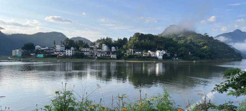泊湾山舍民宿(新安江山水画廊风景区店)图片