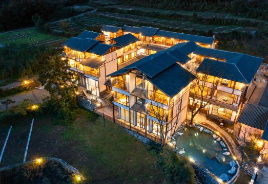 岱越·山隐美宿外景图