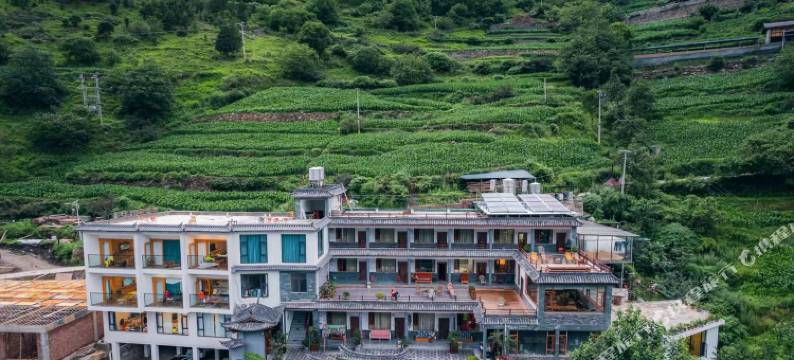 虎跳峡半山居客栈图片