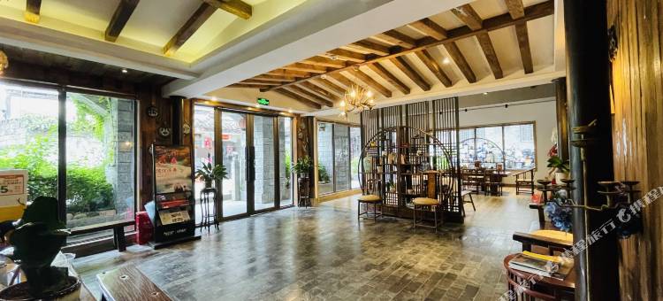 迎晖阁精品客栈(凤凰古城景区虹桥店)图片