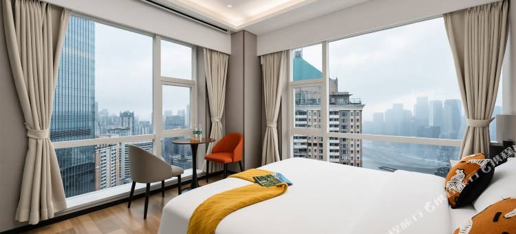 云端见月高空江景智住民宿(解放碑步行街洪崖洞店)图片