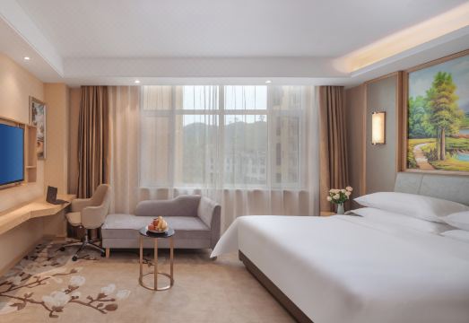 Vienna Hotel (Muping Century Huating Branch) Hotel Overview