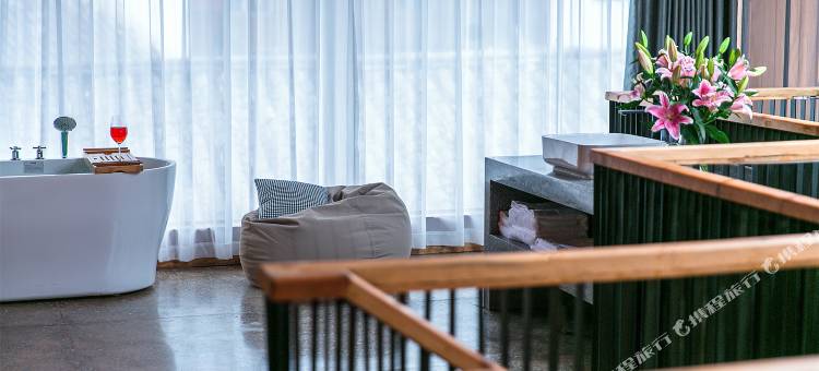 泸沽湖里格春天酒店图片