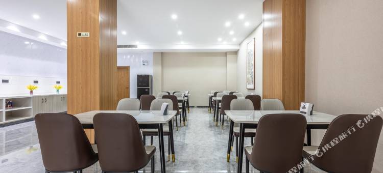 如家睿柏·云酒店(肥西华南城铜锣寨地铁站店)图片