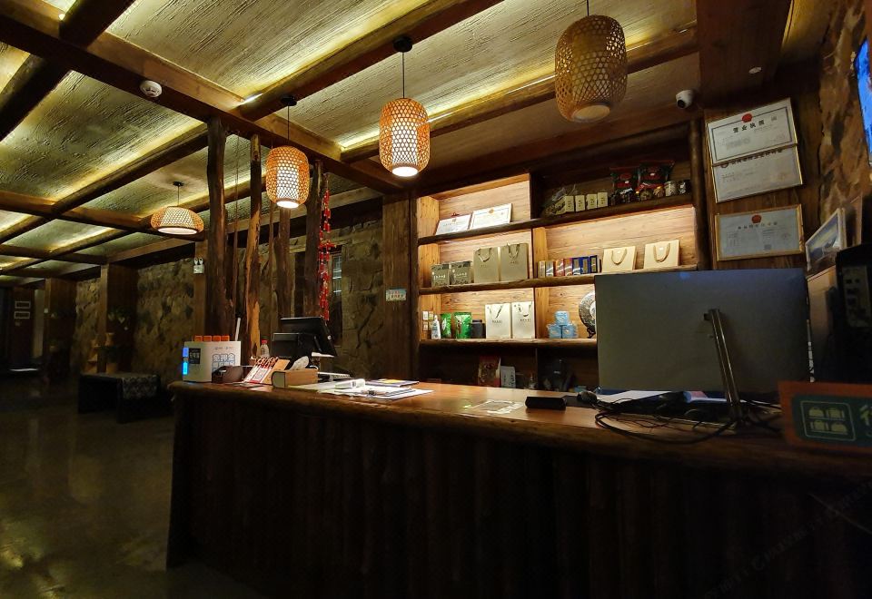 Chenghe County Chouling Cloud Half Room HomestayHotel Overview