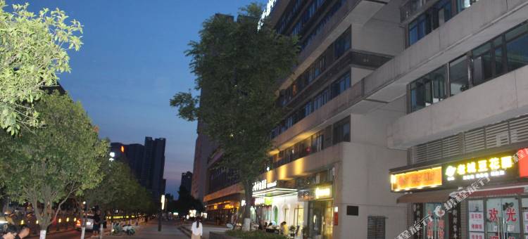 喆里莱地暖酒店(观山湖公园店)图片