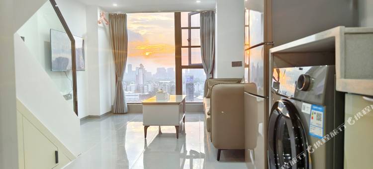 南昌华悦·View·轻奢设计师美宿(鱼尾洲地铁站力高雍湖国际店)图片