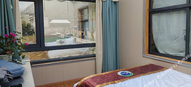 洛扎白玛林央金家庭旅馆图片