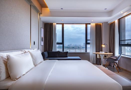 Atour Hotel (Zhuzhou Xiang River Scenic Zone) Hotel Overview