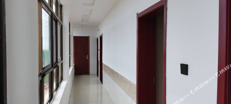 青海湖花的海美宿图片