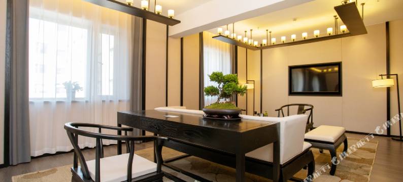 小城顾氏精品文化酒店(长春火车站西安桥轻轨站店)图片